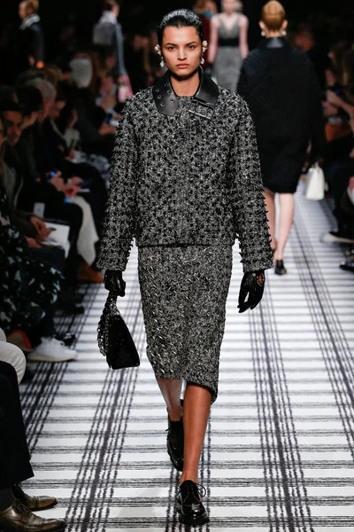 Look 24